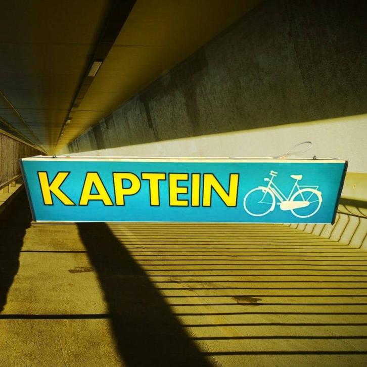 Pracht lichtbak, lichtreclame van Kaptein fietsen🚲, Verzamelen, Merken en Reclamevoorwerpen, Gebruikt, Lichtbak of (neon) lamp