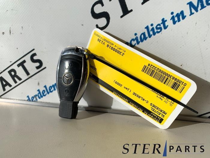Clé d'un Mercedes C-Klasse, Autos : Pièces & Accessoires, Autres pièces automobiles, Mercedes-Benz, Utilisé, 3 mois de garantie