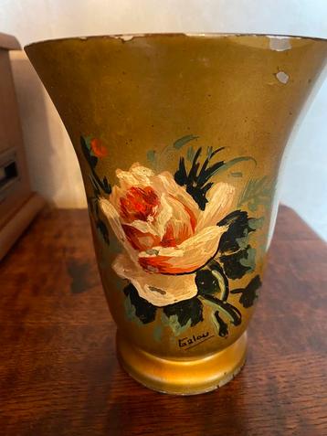 Verre ancien, vase peint par Galou
