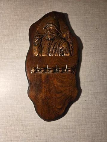 Oud sleutelrekje beschikbaar voor biedingen