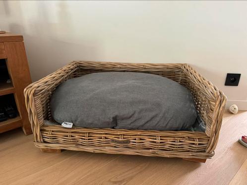 Rattan hondenmand met kussen, Dieren en Toebehoren, Hondenmanden, Zo goed als nieuw, Ophalen