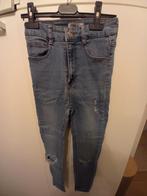 Jeans troué Pull & Bear taille 36  pour 10€, Enlèvement ou Envoi, Porté