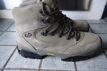 Chaussures de randonnée Merrell  pointure 44  beschikbaar voor biedingen