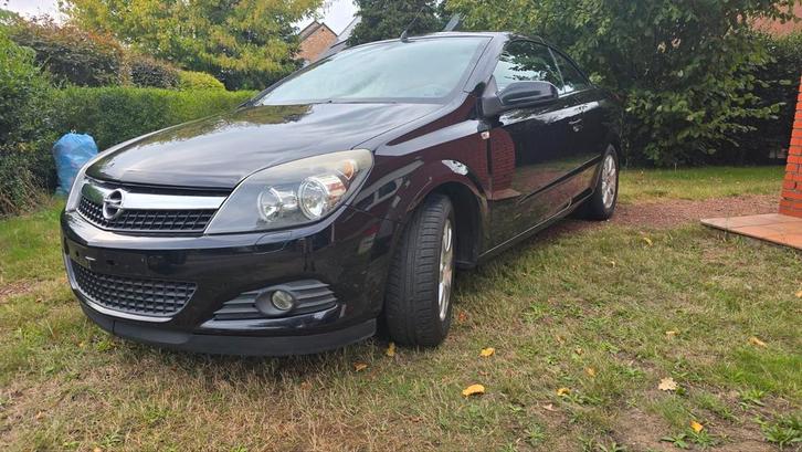 Astra twintop 1.6 benzine 116pk met winter en zomer velgen, Auto's, Opel, Particulier, Astra, ABS, Airbags, Airconditioning, Bluetooth
