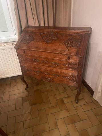 Scriban/secretaris beschikbaar voor biedingen