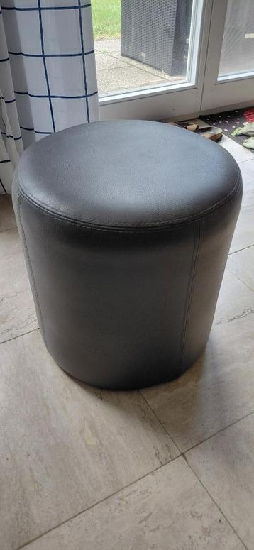 Pouf en skaï marron, Enlèvement