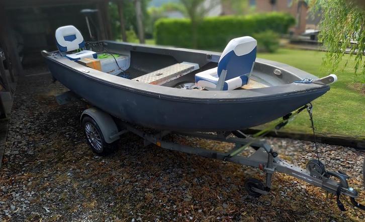 barque moteur, Watersport en Boten, Vis- en Consoleboten, Gebruikt, 3 tot 6 meter, Benzine, Buitenboordmotor, Polyester, Ophalen
