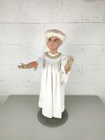 Kinder mannequin met doopjurkje, Enlèvement ou Envoi