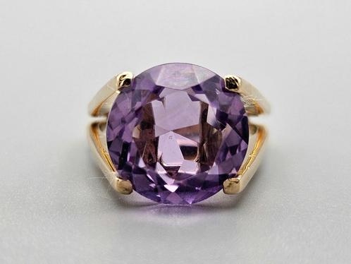 Gouden Vintage ring met edelsteen amethist. 2024/53., Handtassen en Accessoires, Ringen, Zo goed als nieuw, Dame, 18 tot 19, Paars