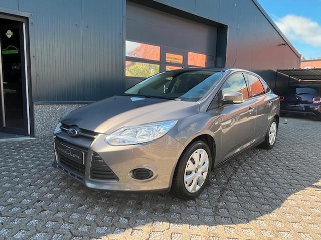 Ford Focus Sedan - 1,6 benzine, Auto's, Ford, Bedrijf, Te koop, Focus, Airconditioning, Bluetooth, Centrale vergrendeling, Elektrische ramen