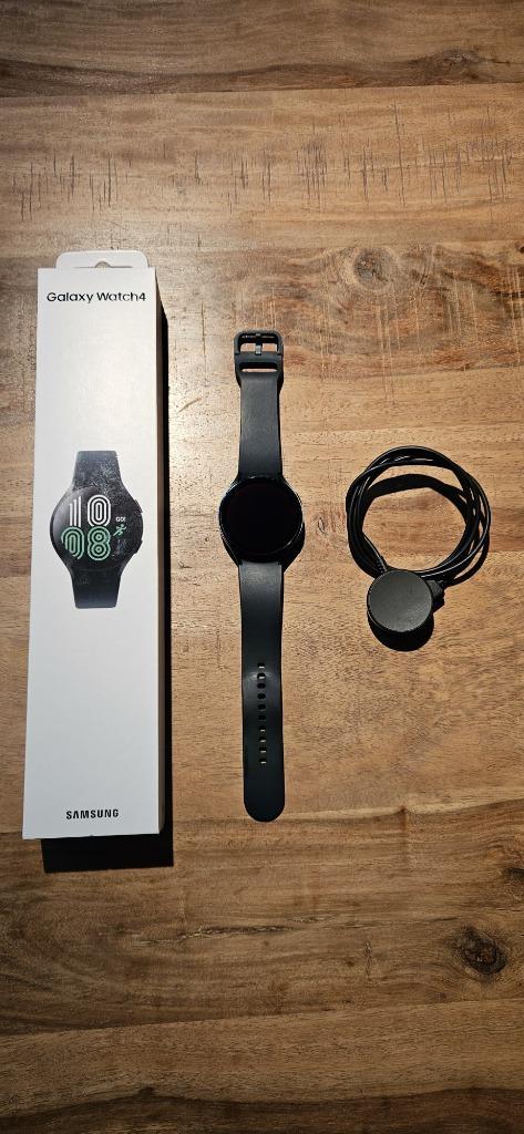 Samsung Galaxy Watch4 (44mm green), Handtassen en Accessoires, Smartwatches, Zo goed als nieuw, Android, Groen, Afstand, Calorieverbanding