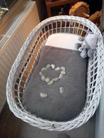 Rotan verplaatsbaar wit wiegje, Ophalen