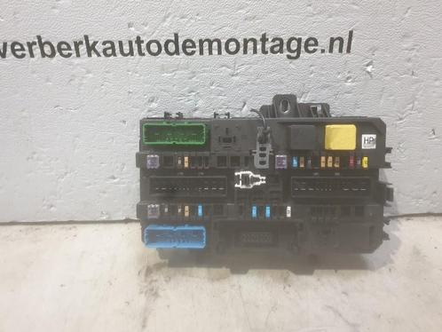 ZEKERINGKAST Opel Astra H GTC (L08) (13-220-830--hp), Auto-onderdelen, Elektronica en Kabels, Opel, Gebruikt