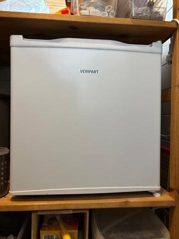 Diepvriezer, Elektronische apparatuur, Vriezers en Diepvrieskisten, Minder dan 85 cm, Minder dan 60 cm, Zo goed als nieuw, Vrijstaand