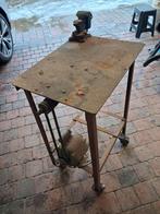 Établi avec étau et meule., Enlèvement