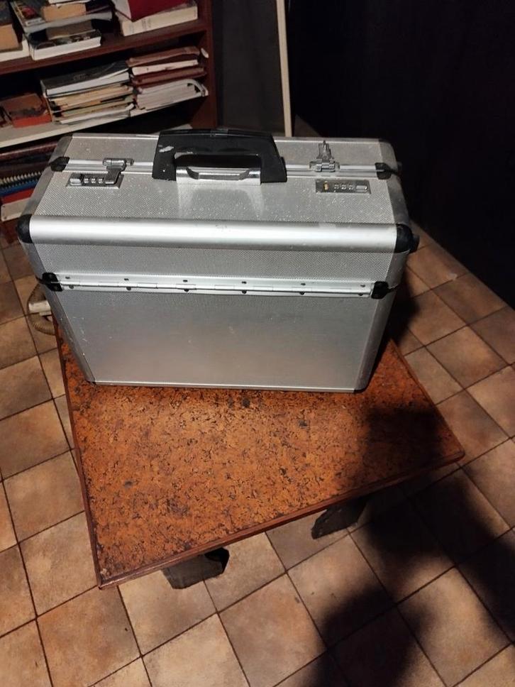 Aluminium koffer voor het vervoeren van voorwerpen, Handtassen en Accessoires, Koffers, Ophalen of Verzenden
