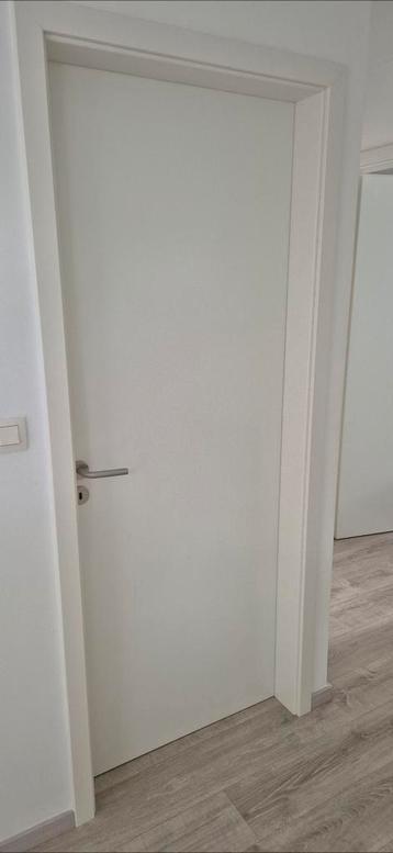 Nieuw Binnendeuren Theuma Witlakdeur. Incl omkasting en slot beschikbaar voor biedingen