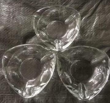 Asbakken in glas beschikbaar voor biedingen