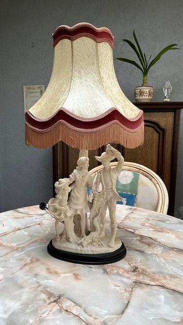 Lamp met kap / lampedaire beschikbaar voor biedingen