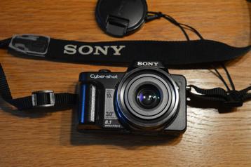 Sony DSC-H10 digital type camera met VELE accessoires beschikbaar voor biedingen