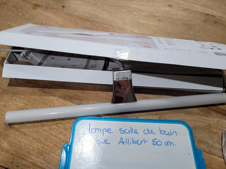 Lumière  pour salle de bain, Maison & Meubles, Salle de bain | Linge de bain & Accessoires, Enlèvement