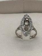 Gouden ring 750 3 diamanten centraal en 22 diamanten rondom, Ophalen, Zo goed als nieuw