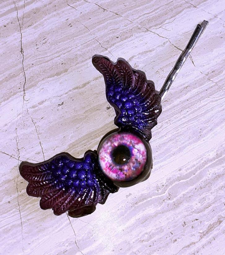 haarspeld gothic oog met vleugels paars, Handtassen en Accessoires, Uiterlijk | Haarverzorging, Nieuw, Haarspeld, Verzenden