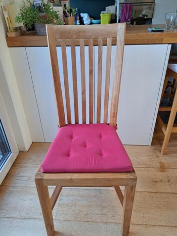 6 teak houten stoelen beschikbaar voor biedingen
