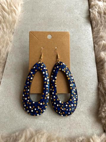 Unieke Handbeschilderde Oorbellen Glamour Blue ByJ&S beschikbaar voor biedingen