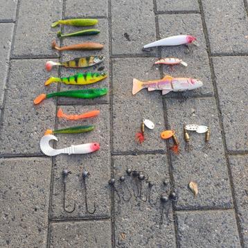 Lot de leurres, cuillères hameçons. beschikbaar voor biedingen