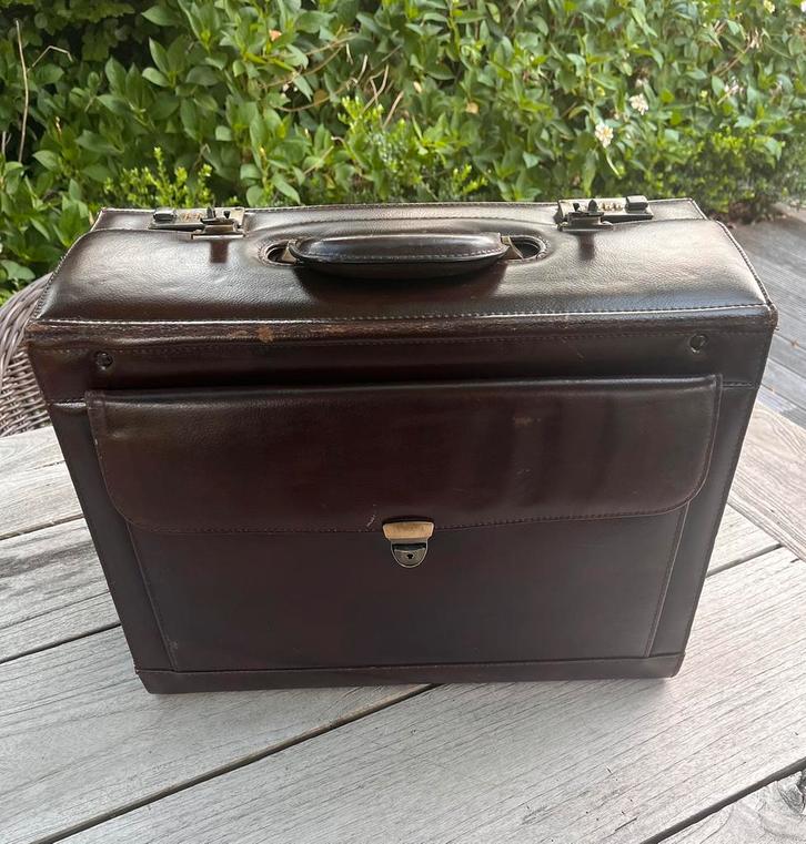 Mallette pilote/sac d'allaitement/sac de loisirs, Bijoux, Sacs & Beauté, Valises, Utilisé, Cuir, Moins de 50 cm, Moins de 35 cm