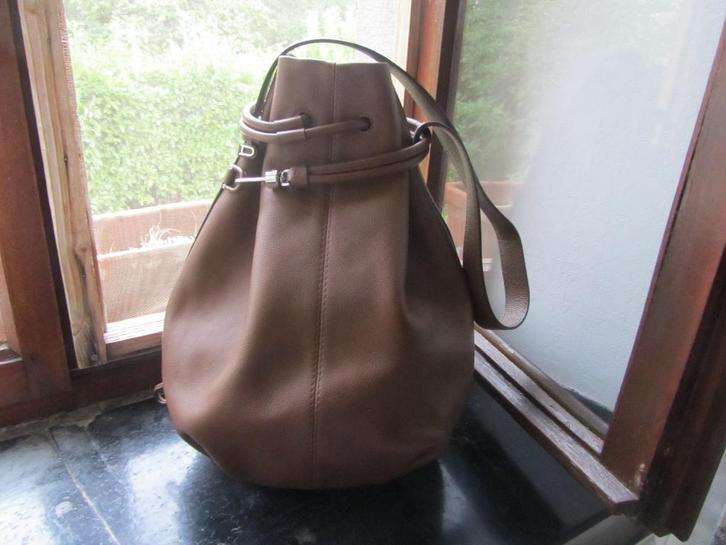 DELVAUX NOMADE tabakszak in reekalf met logo, Handtassen en Accessoires, Tassen | Damestassen, Bruin, Verzenden