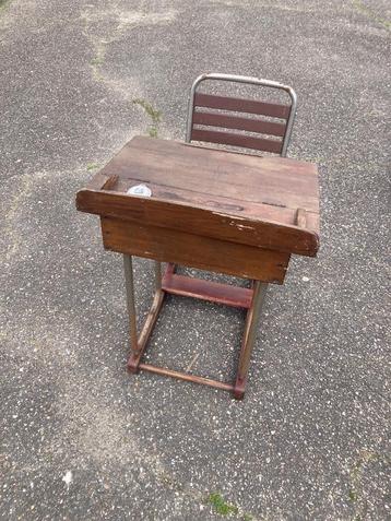  Banc d'école vintage disponible aux enchères