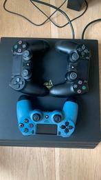 Playstation 4 pro met 1 blauwe en 1 zwarte controller, Games en Spelcomputers, Spelcomputers | Sony PlayStation 4, Gebruikt, Ophalen of Verzenden
