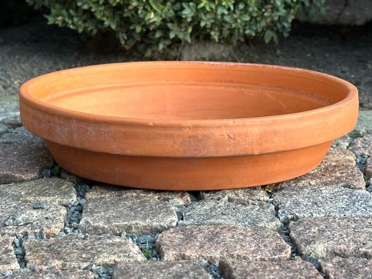 Italiaanse terracotta onderschalen - diam. 28 cm - 26 cm, Tuin en Terras, Bloempotten, Terracotta, Ophalen