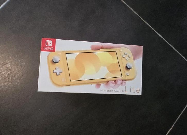 Nintendo switch lite geel + games + hoesje, Games en Spelcomputers, Spelcomputers | Nintendo Switch Lite, Geel, Ophalen of Verzenden