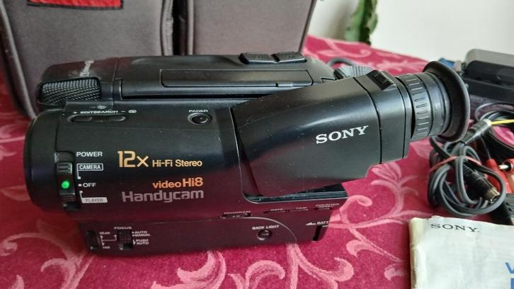 De camcordercamera sony vintage CCD TR650E HI8-video 8, Audio, Tv en Foto, Videocamera's Analoog, Camera, Hi 8, Ophalen of Verzenden