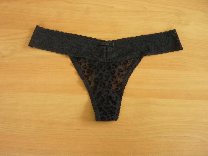 Zwarte kanten string met luipaardmotief van Hunkemöller Mt L, Kleding | Dames, Ondergoed en Lingerie, String, Ophalen of Verzenden
