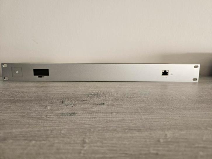 Unifi Cloud Key Gen2 plus rackmount kit, Computers en Software, Servers, Zo goed als nieuw, Ophalen of Verzenden
