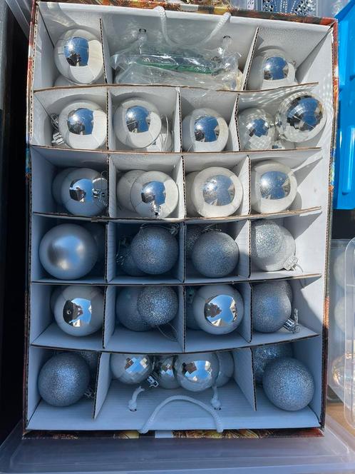 Kerstballen in diverse kleuren, Diversen, Kerst, Zo goed als nieuw, Ophalen of Verzenden