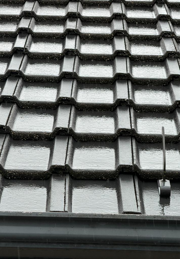 Je cherche Monier RBB 16/20 -Eternit RBB - béton - noir, Bricolage & Construction, Tuiles & Revêtements de toit, Comme neuf, Tuiles