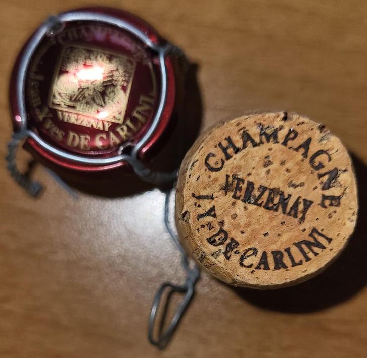 Capsule & bouchon Champagne DE CARLINI bordeaux & or nr.08, Verzamelen, Wijnen, Nieuw, Champagne, Frankrijk, Ophalen of Verzenden