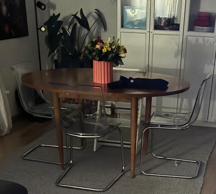 Vintage tafel, Huis en Inrichting, Tafels | Eettafels, Gebruikt, 100 tot 150 cm, 100 tot 150 cm, Vier personen, Ovaal, Overige materialen
