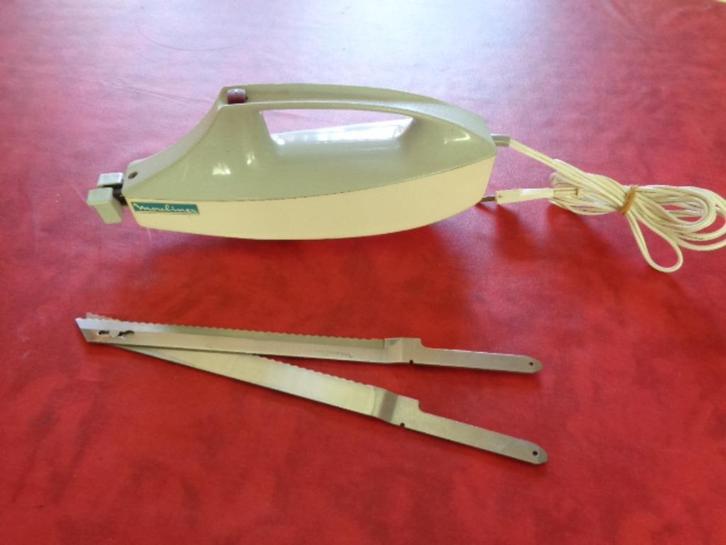 Couteau électrique. Marque: "Moulinex". Vintage, Maison & Meubles, Cuisine | Couverts, Utilisé, Enlèvement ou Envoi