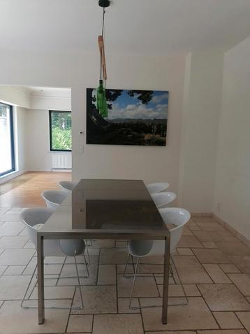 Frame van tafel beschikbaar voor biedingen
