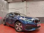 BMW 1 Serie 118 118i OPF * CARPLAY * GPS * BLTH * 399 X 50 M, Auto's, BMW, Gebruikt, 1365 kg, Bedrijf, 5 deurs