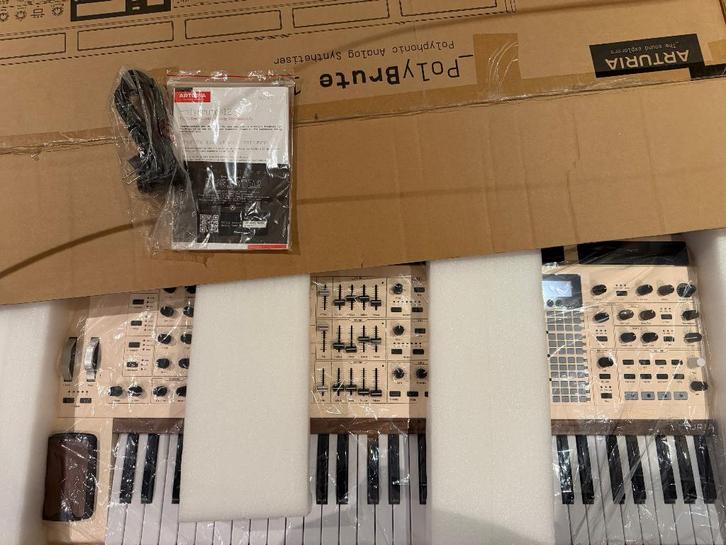 Arturia Polybrute 12, Musique & Instruments, Synthétiseurs, Comme neuf, 61 touches, Autres marques, Avec connexion MIDI, Enlèvement