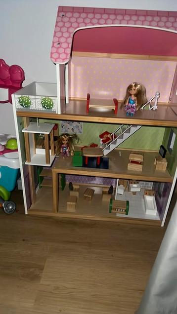 Poppenhuis beschikbaar voor biedingen