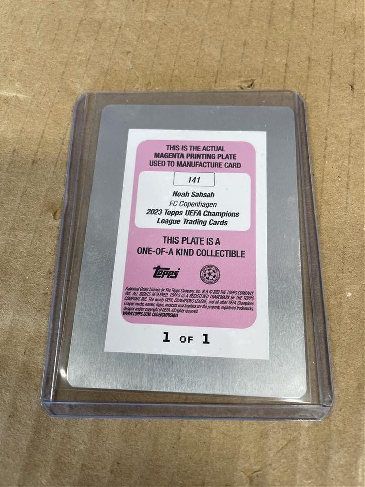 Orginele voetbal kaart printplaat Topps UEFA Noah Sahsah kaa, Verzamelen, Sportartikelen en Voetbal, Zo goed als nieuw, Ophalen of Verzenden