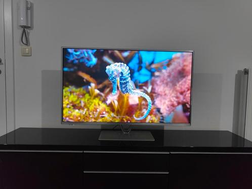 Smart TV met gratis tafel, Audio, Tv en Foto, Televisies, Zo goed als nieuw, Smart TV, Ophalen
